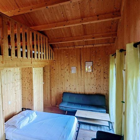Cabanes Et Lodges Du Belvedere Serrieres-sur-Ain Kültér fotó