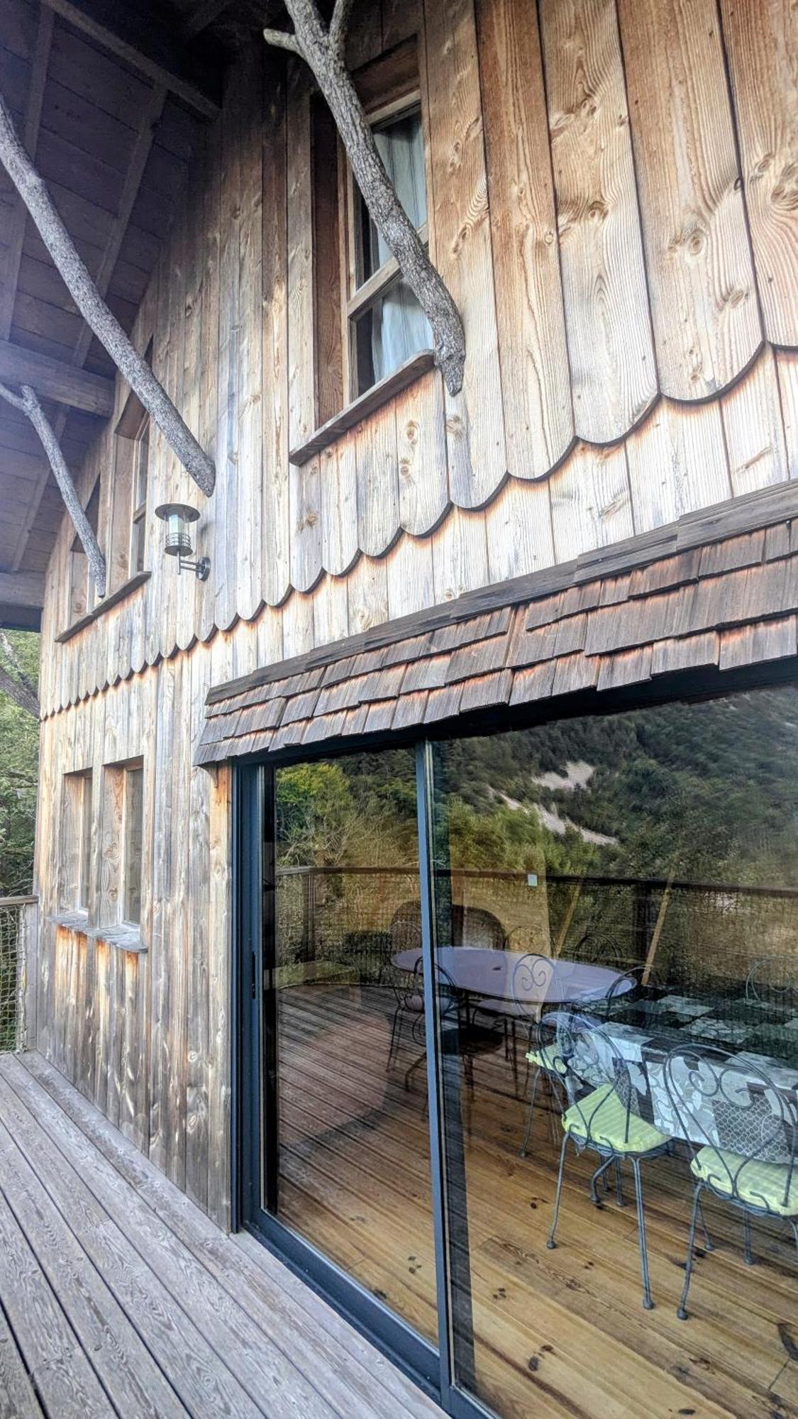 Cabanes Et Lodges Du Belvedere Serrieres-sur-Ain Kültér fotó