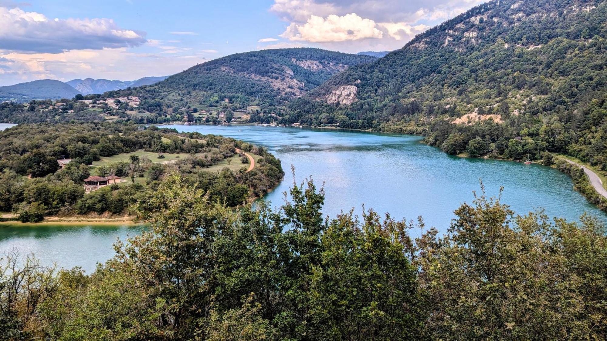 Cabanes Et Lodges Du Belvedere Serrieres-sur-Ain Kültér fotó