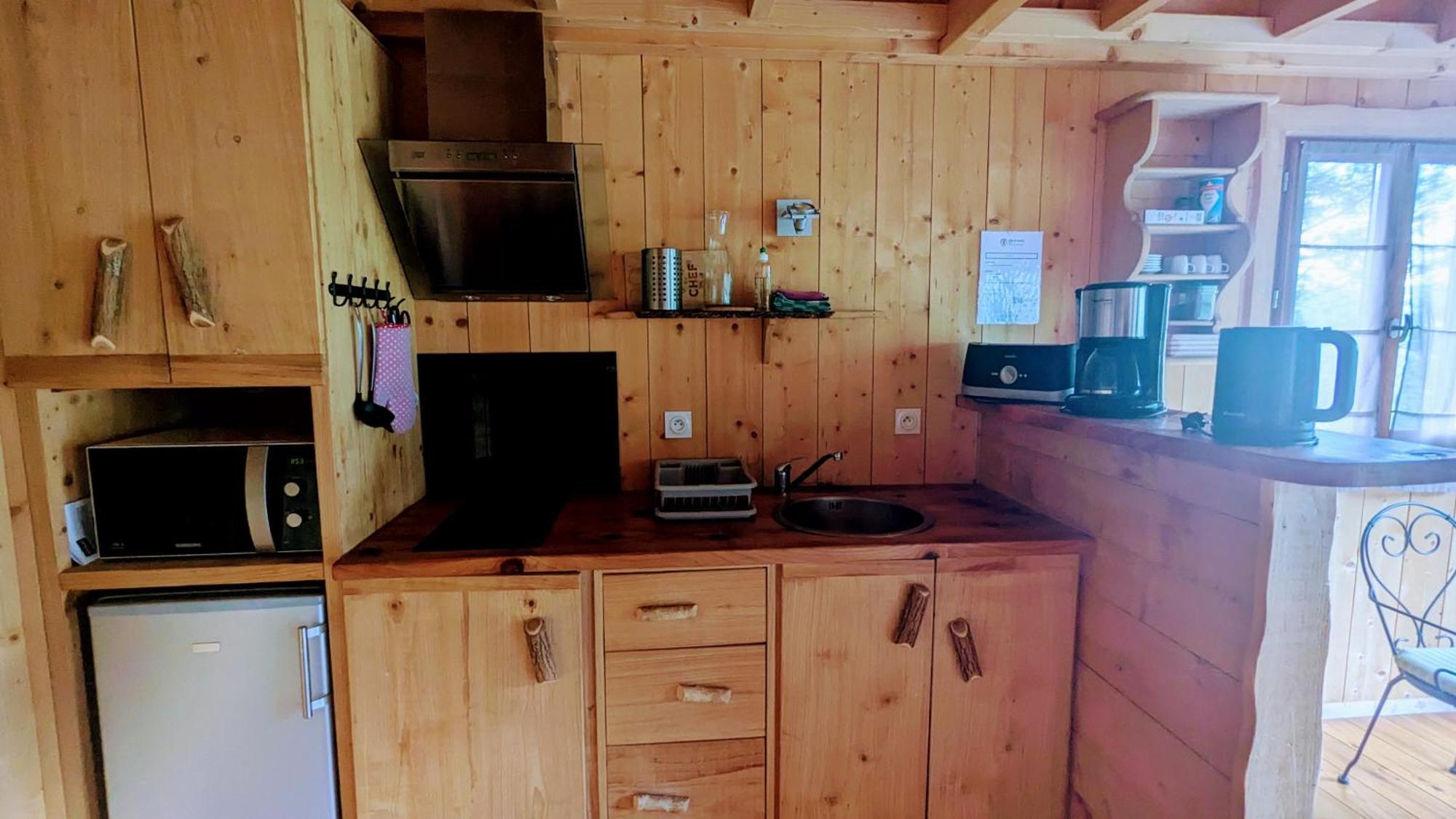 Cabanes Et Lodges Du Belvedere Serrieres-sur-Ain Kültér fotó