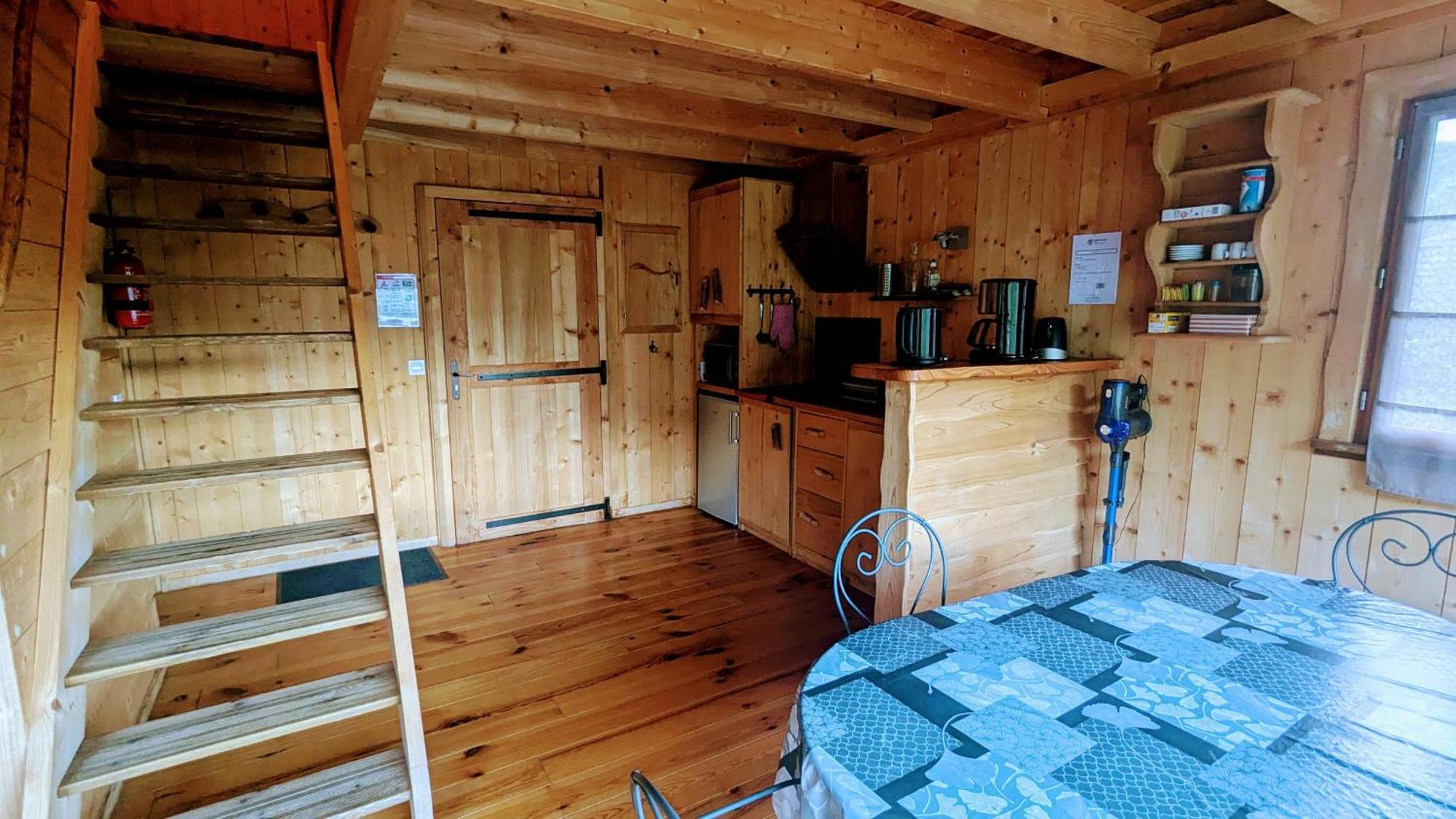 Cabanes Et Lodges Du Belvedere Serrieres-sur-Ain Kültér fotó