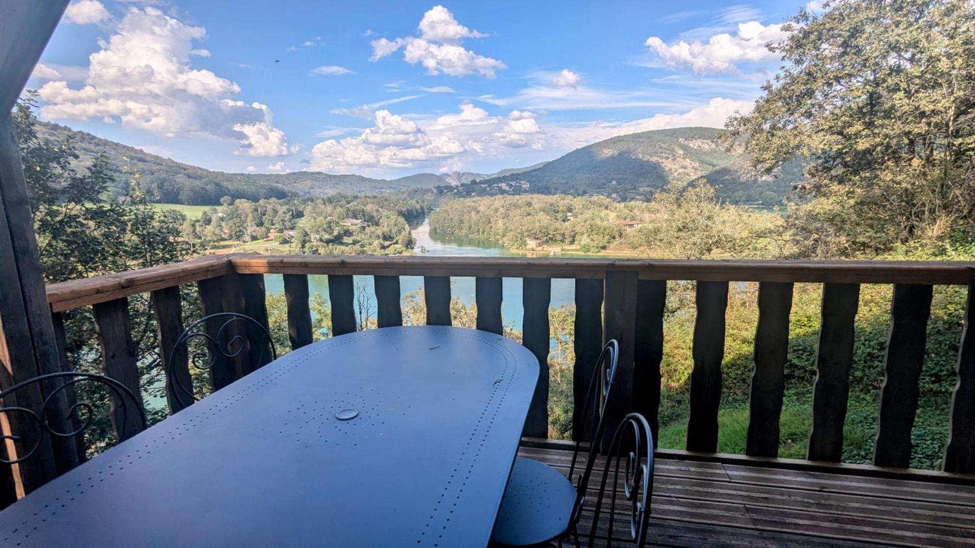 Cabanes Et Lodges Du Belvedere Serrieres-sur-Ain Kültér fotó