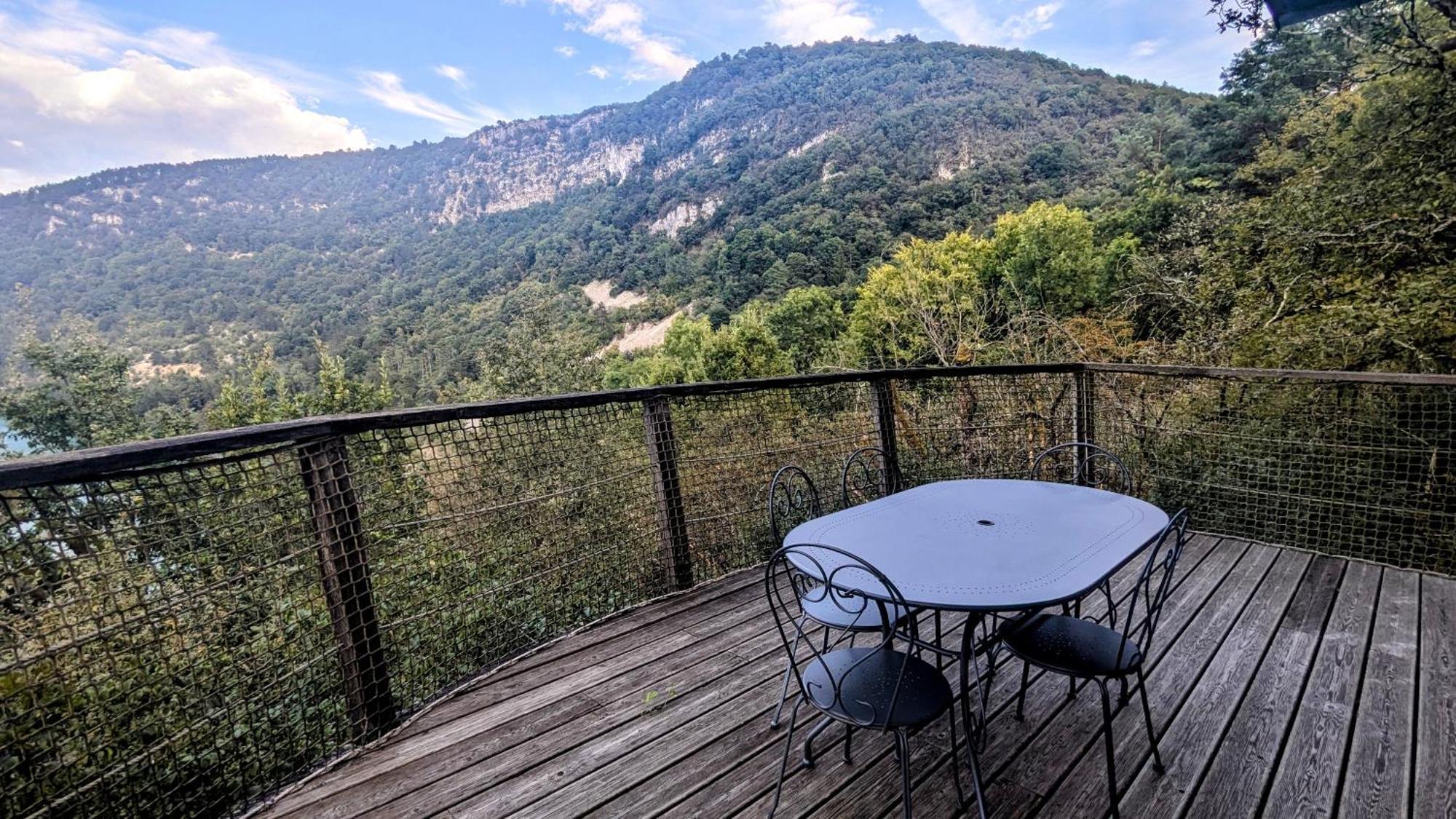 Cabanes Et Lodges Du Belvedere Serrieres-sur-Ain Kültér fotó