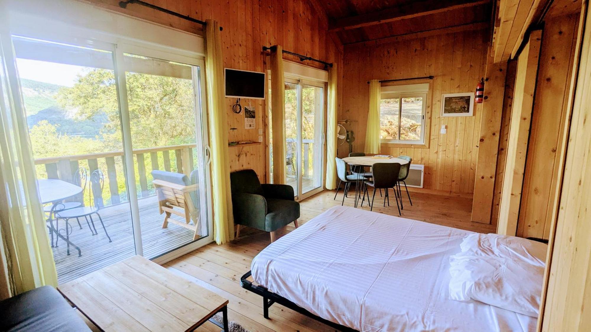 Cabanes Et Lodges Du Belvedere Serrieres-sur-Ain Kültér fotó