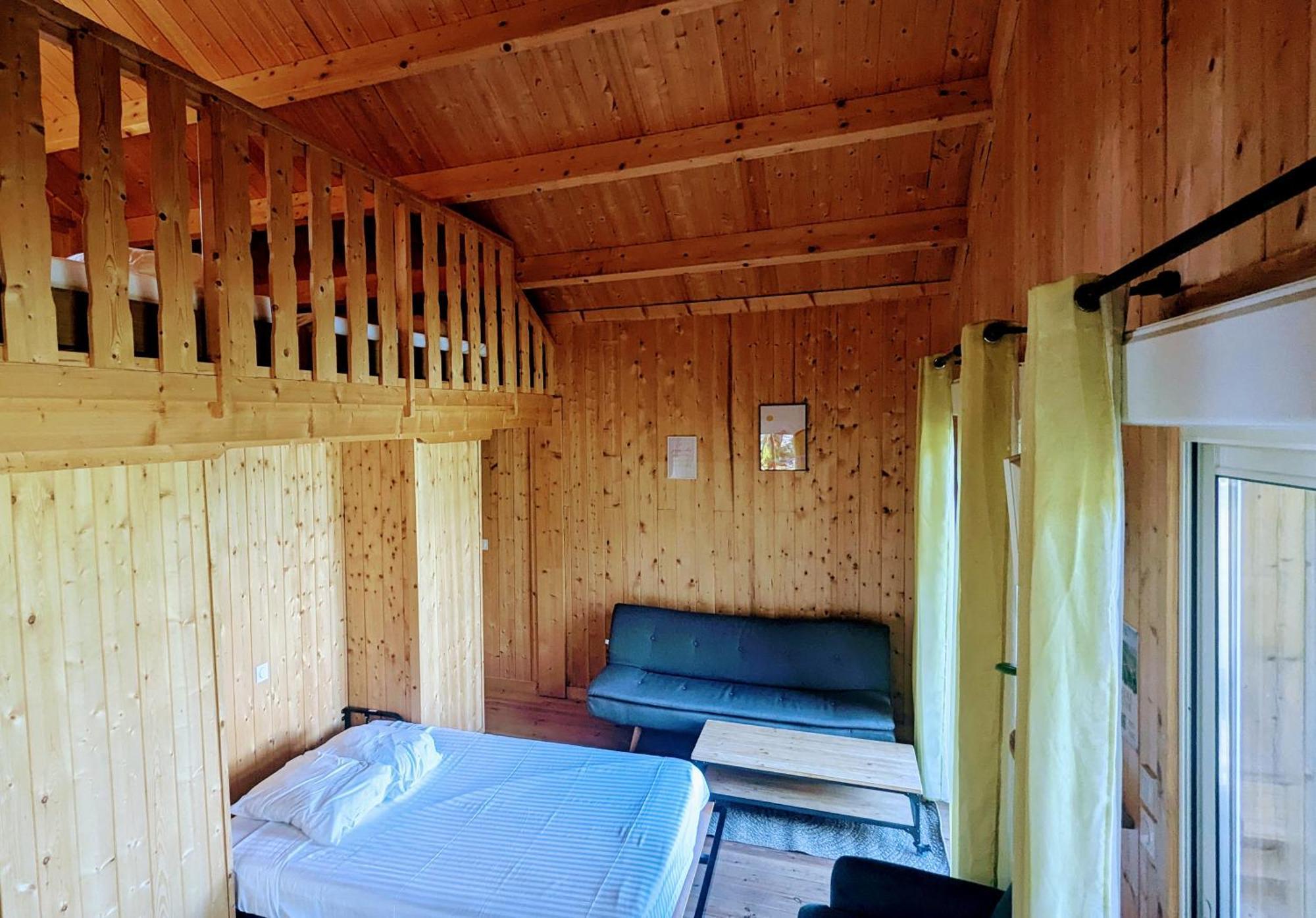 Cabanes Et Lodges Du Belvedere Serrieres-sur-Ain Kültér fotó