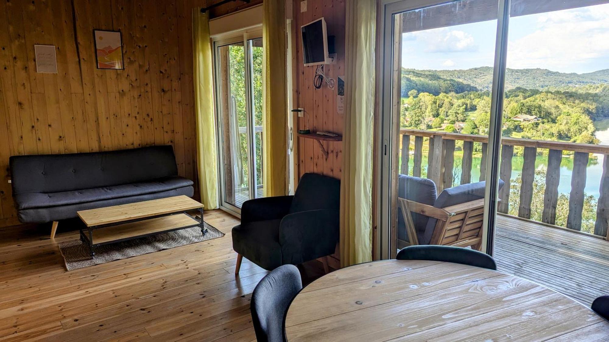 Cabanes Et Lodges Du Belvedere Serrieres-sur-Ain Kültér fotó