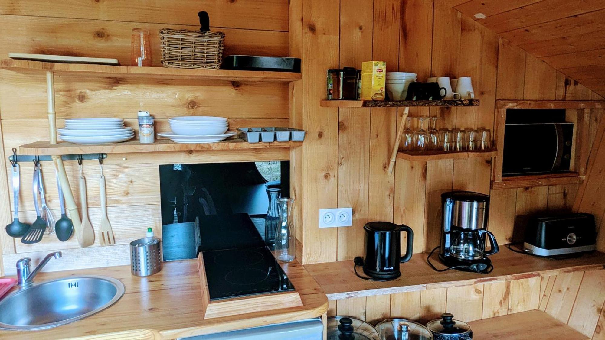 Cabanes Et Lodges Du Belvedere Serrieres-sur-Ain Kültér fotó