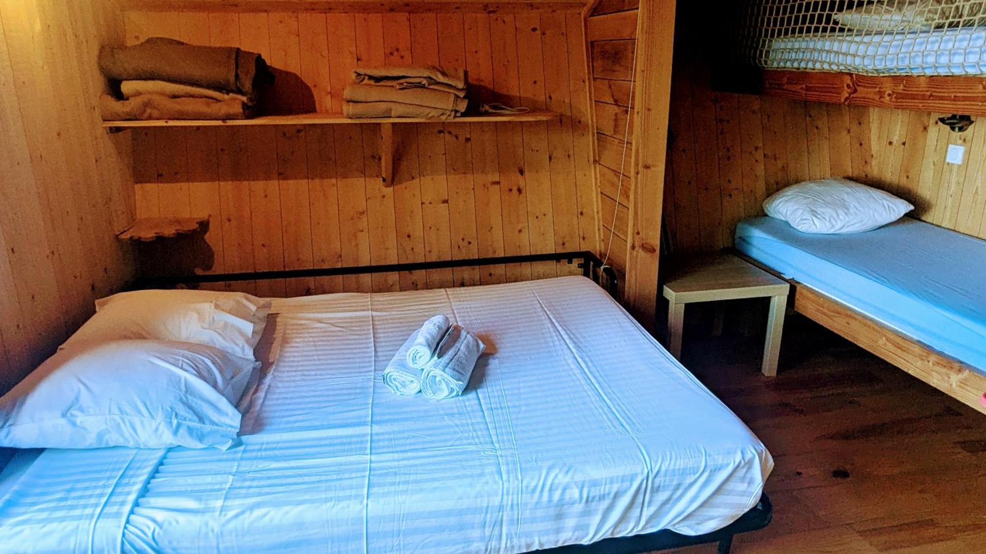 Cabanes Et Lodges Du Belvedere Serrieres-sur-Ain Kültér fotó