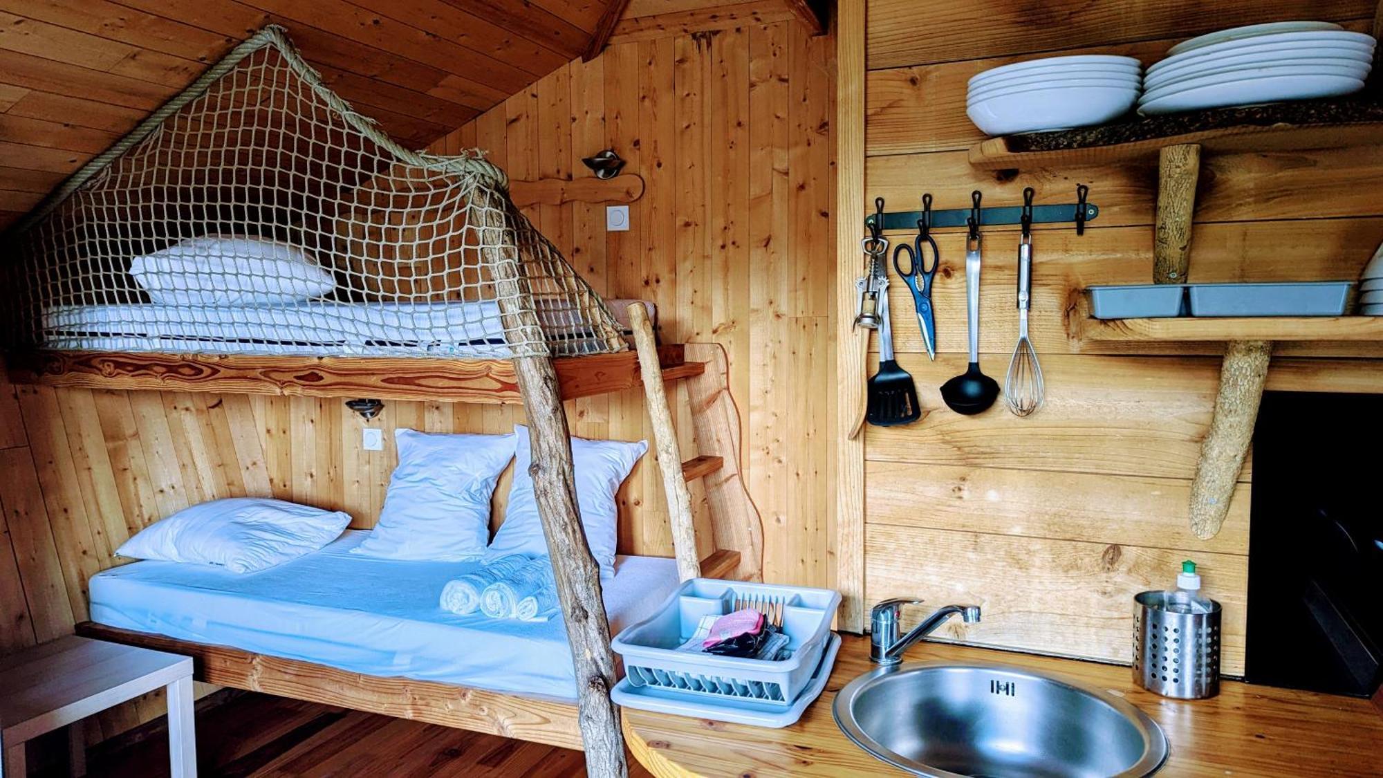 Cabanes Et Lodges Du Belvedere Serrieres-sur-Ain Kültér fotó