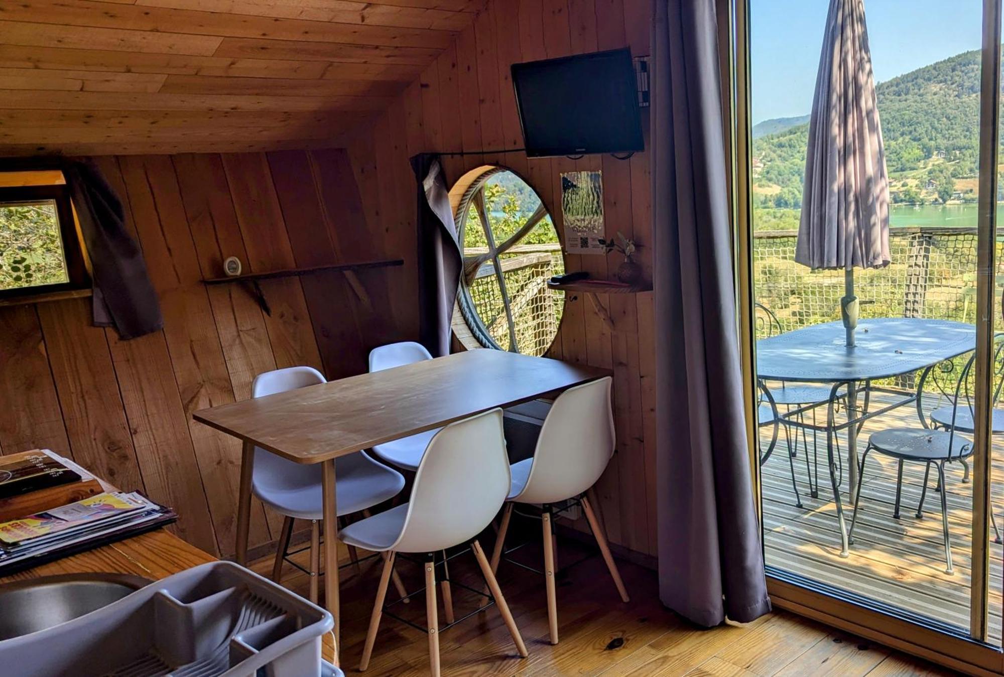 Cabanes Et Lodges Du Belvedere Serrieres-sur-Ain Kültér fotó