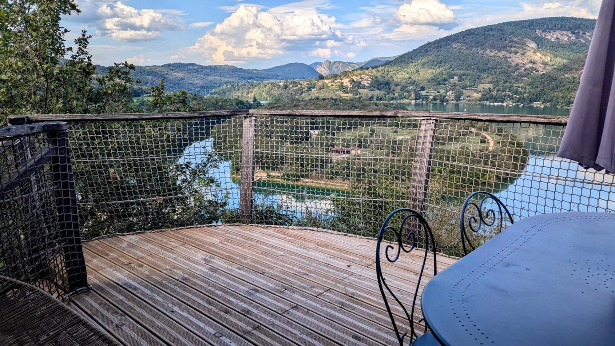 Cabanes Et Lodges Du Belvedere Serrieres-sur-Ain Kültér fotó