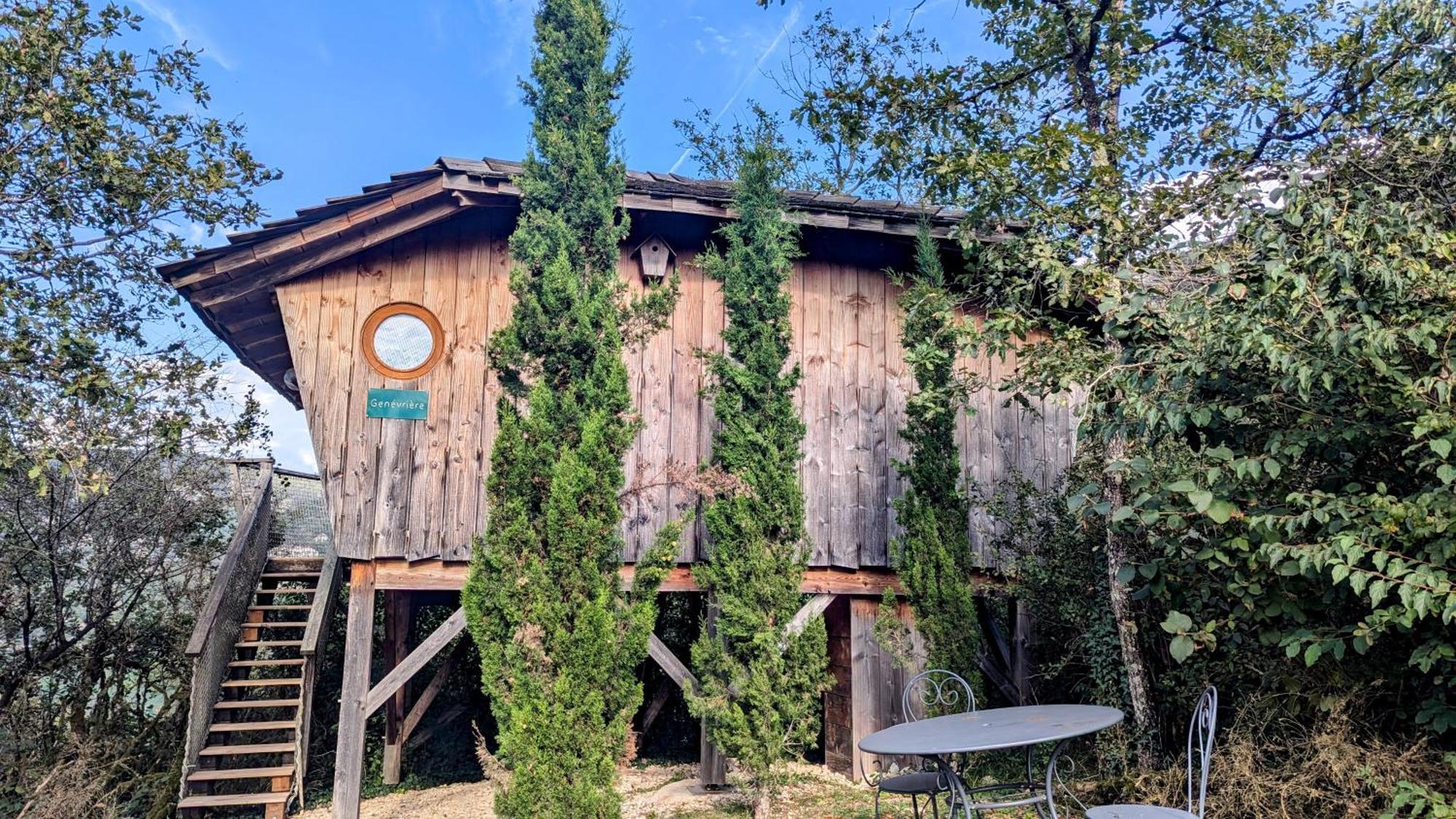 Cabanes Et Lodges Du Belvedere Serrieres-sur-Ain Kültér fotó