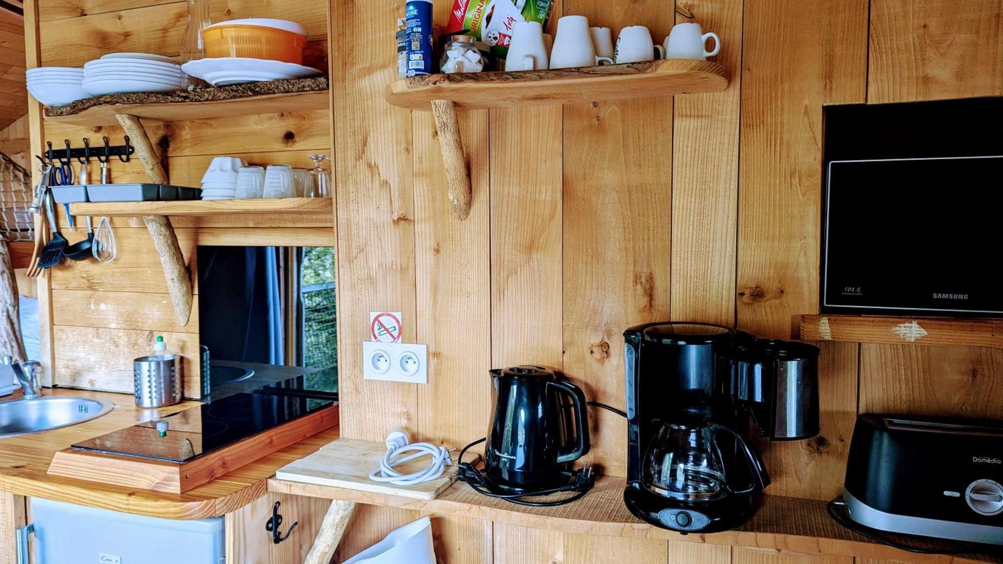 Cabanes Et Lodges Du Belvedere Serrieres-sur-Ain Kültér fotó