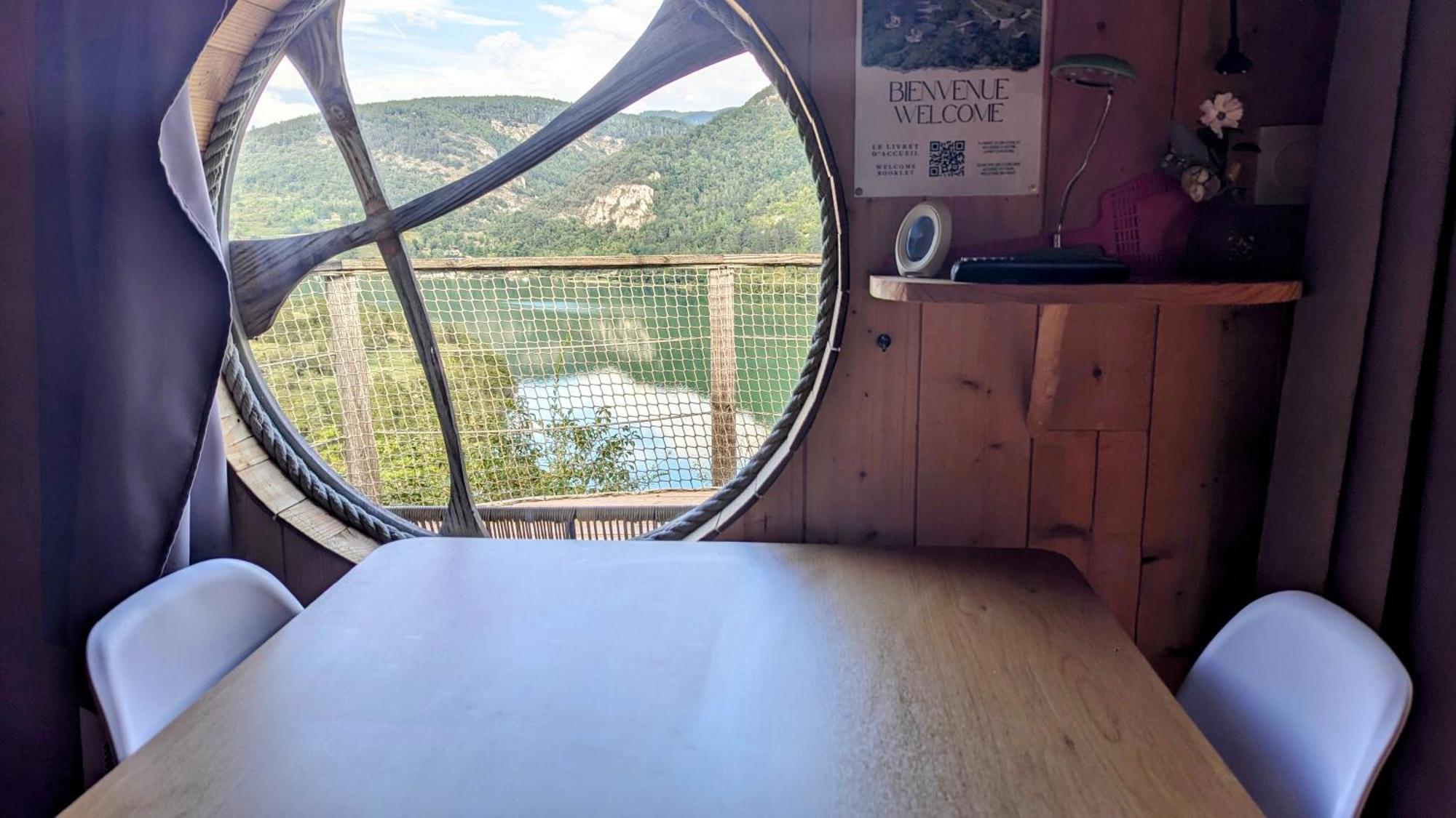 Cabanes Et Lodges Du Belvedere Serrieres-sur-Ain Kültér fotó