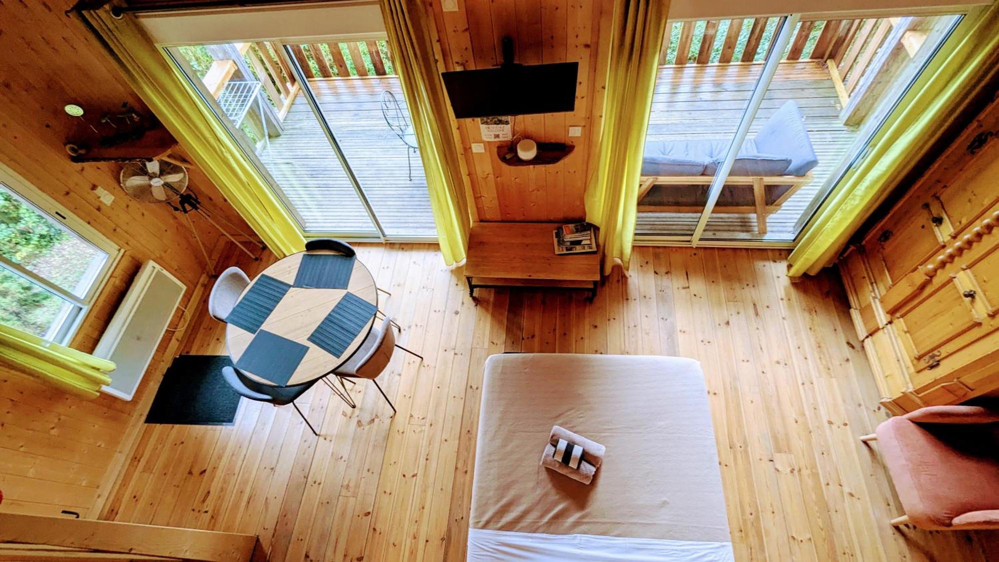 Cabanes Et Lodges Du Belvedere Serrieres-sur-Ain Kültér fotó