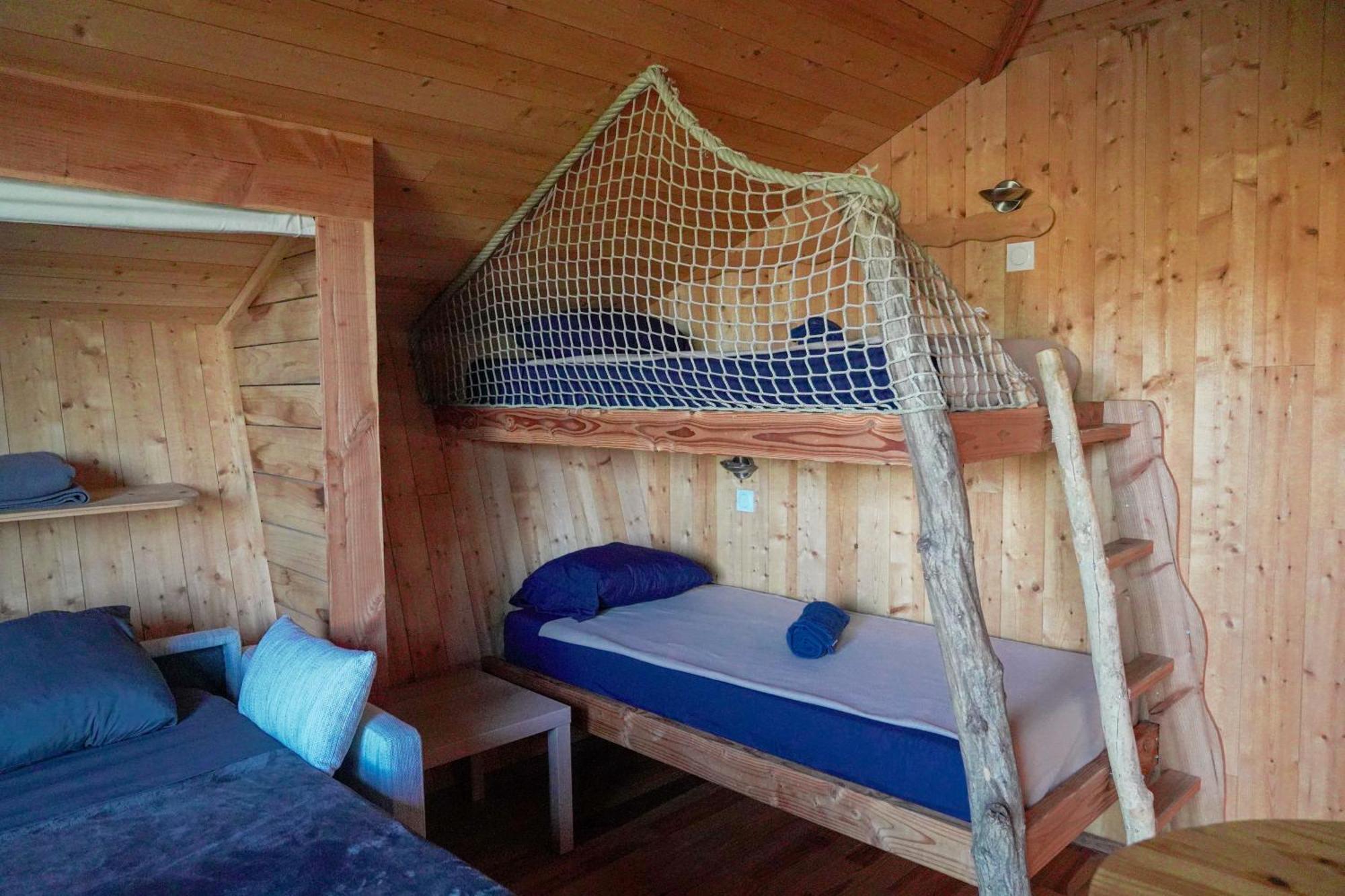 Cabanes Et Lodges Du Belvedere Serrieres-sur-Ain Kültér fotó