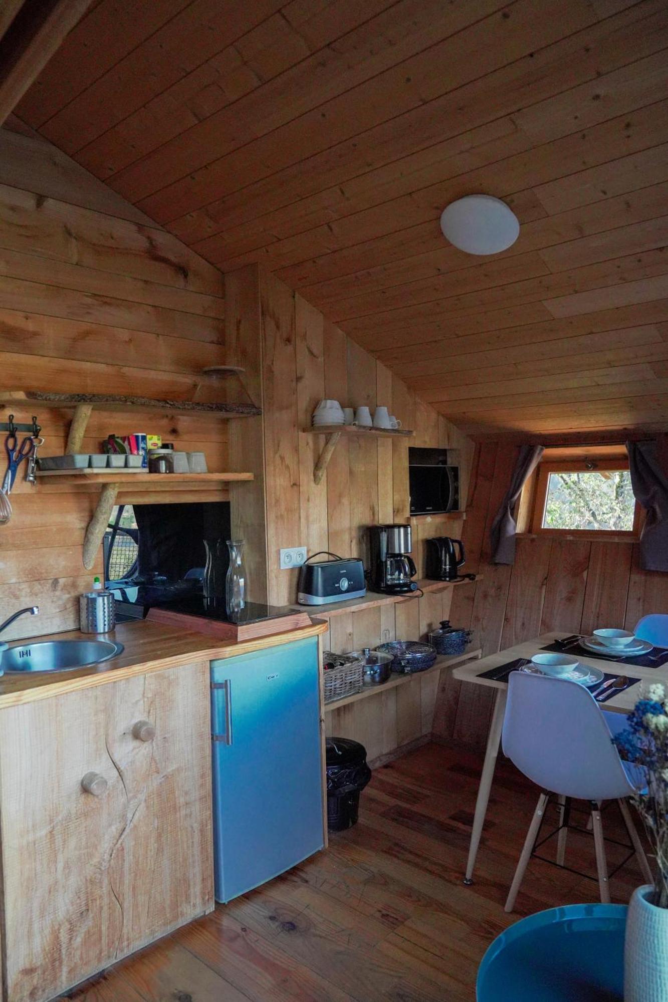 Cabanes Et Lodges Du Belvedere Serrieres-sur-Ain Kültér fotó