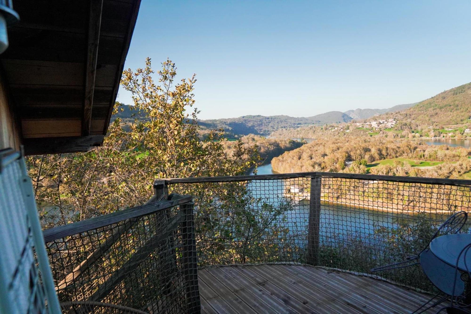 Cabanes Et Lodges Du Belvedere Serrieres-sur-Ain Kültér fotó