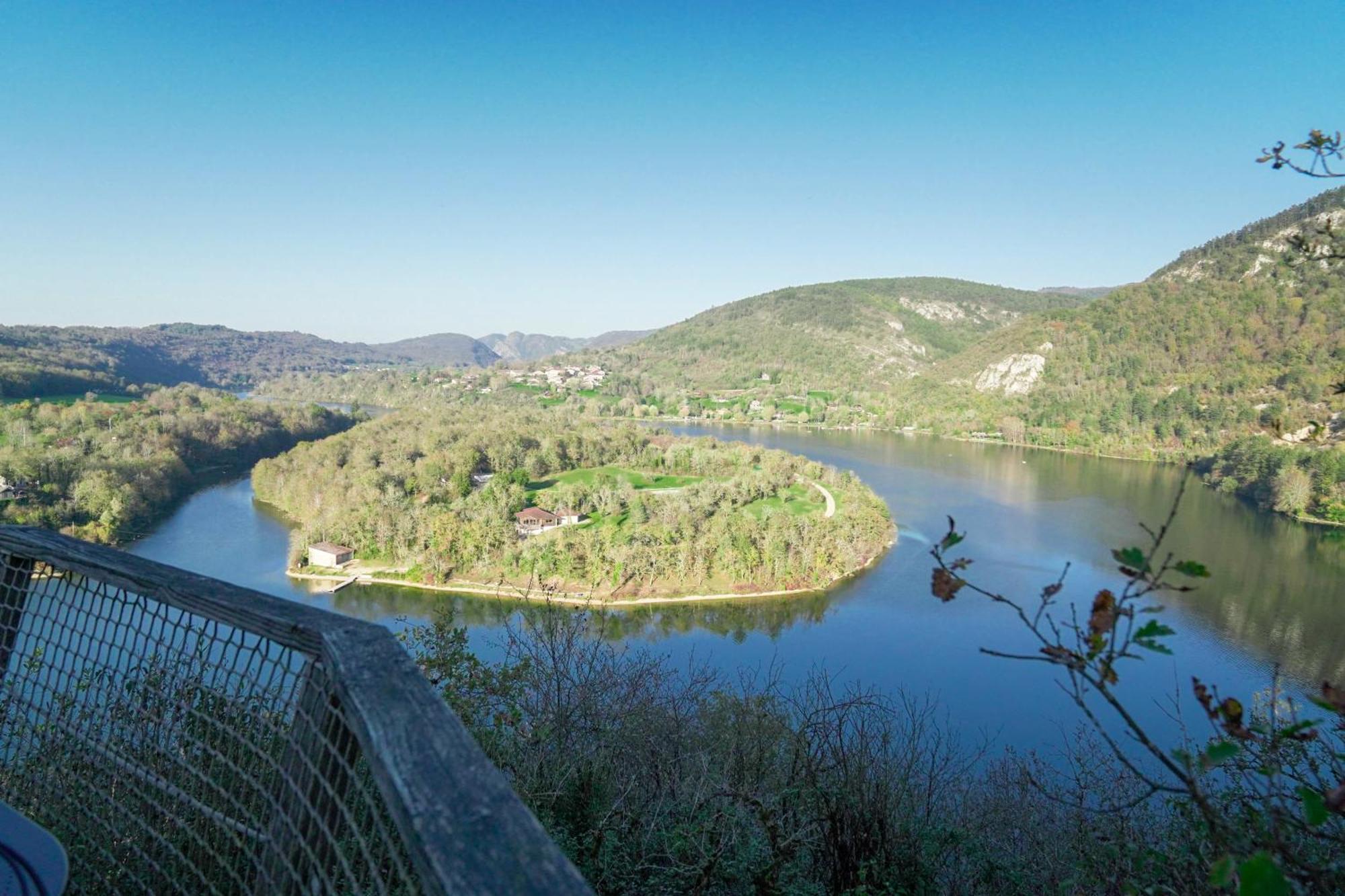 Cabanes Et Lodges Du Belvedere Serrieres-sur-Ain Kültér fotó