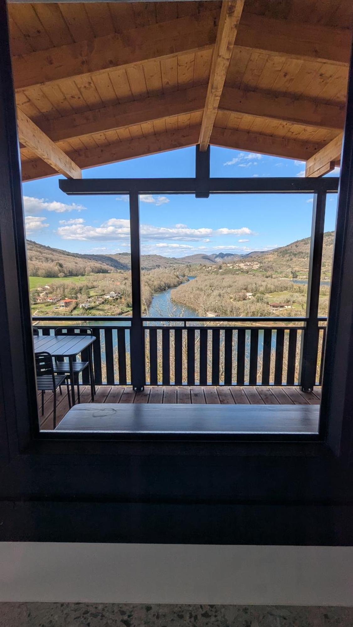 Cabanes Et Lodges Du Belvedere Serrieres-sur-Ain Kültér fotó