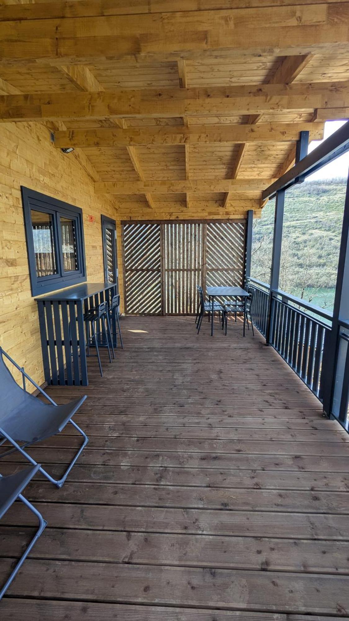 Cabanes Et Lodges Du Belvedere Serrieres-sur-Ain Kültér fotó
