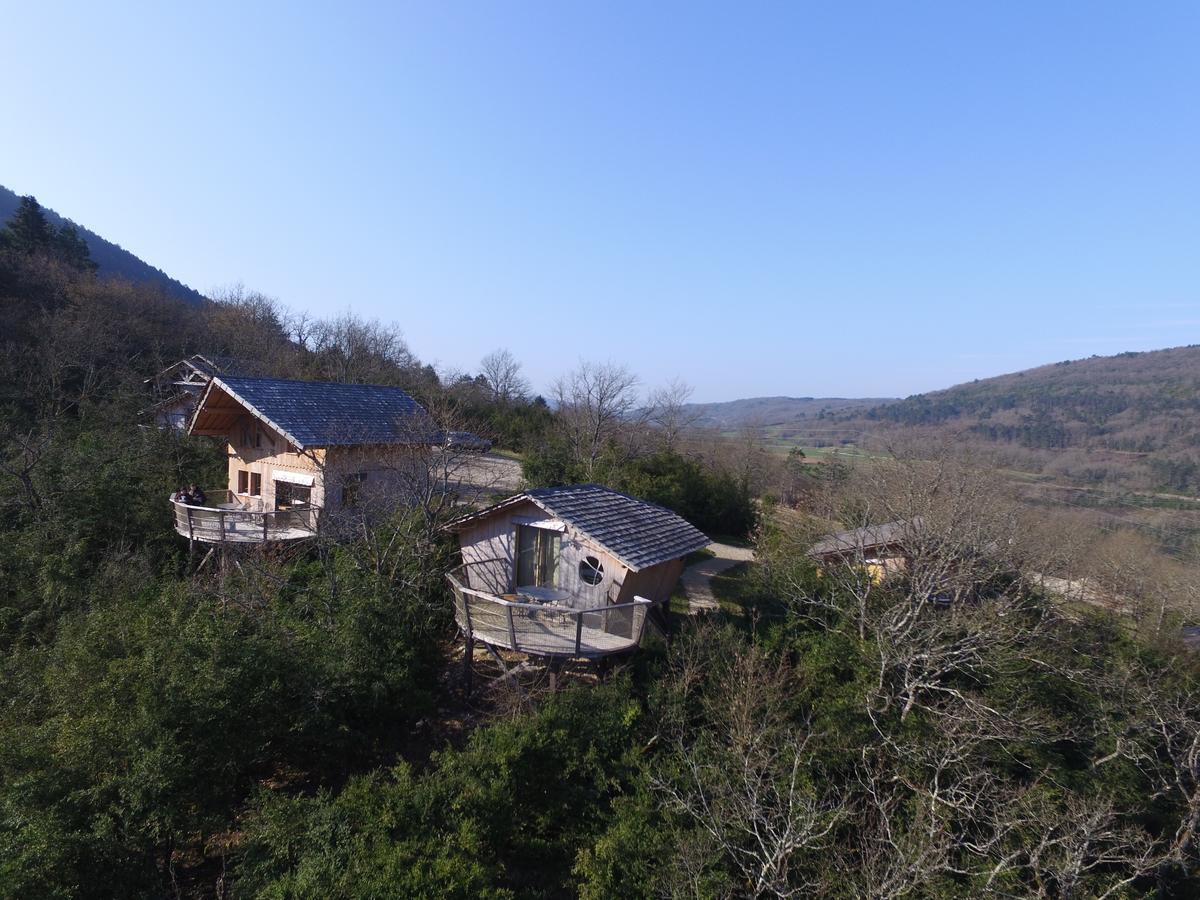Cabanes Et Lodges Du Belvedere Serrieres-sur-Ain Kültér fotó