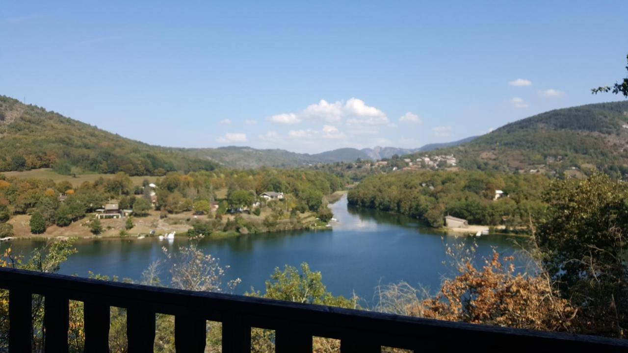 Cabanes Et Lodges Du Belvedere Serrieres-sur-Ain Kültér fotó