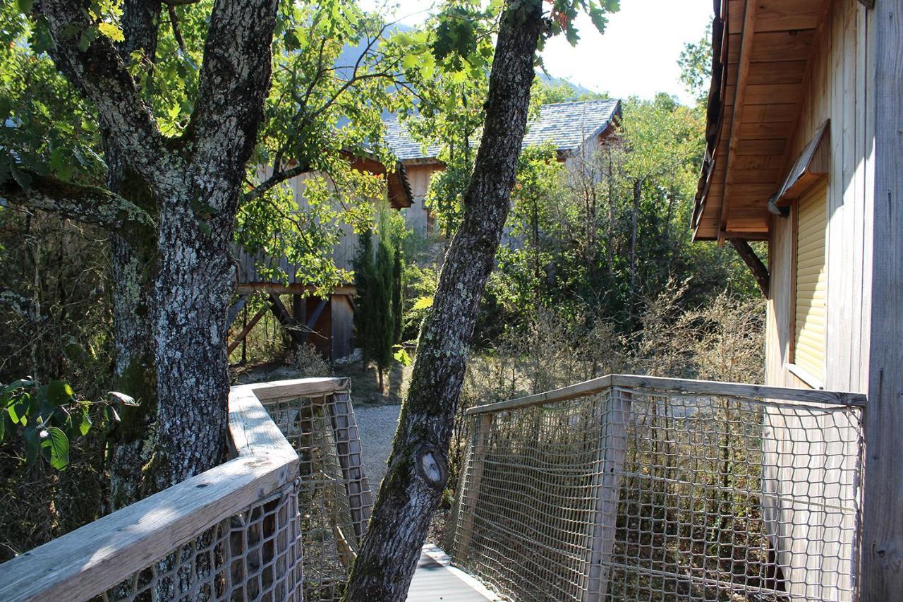 Cabanes Et Lodges Du Belvedere Serrieres-sur-Ain Kültér fotó